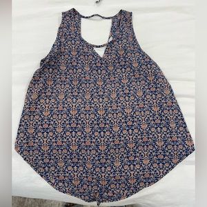 Like new beautiful patterned high quality top size small